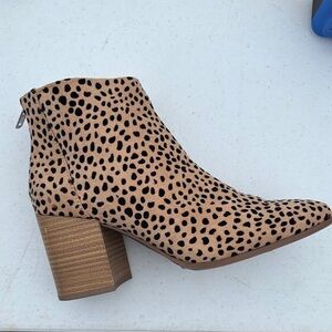 Coconuts by Matisse Spotted Tan and Black Ankle Boots